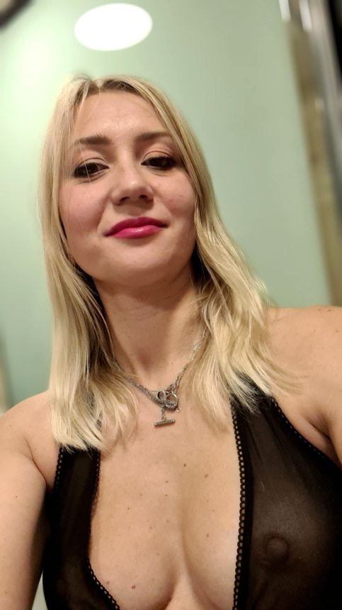 Жена обожает снимать свои интимные моменты с мужем в домашней обстановке – фото 16