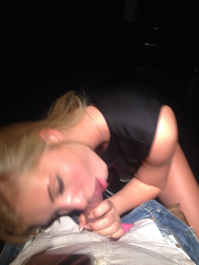 Симпатичная блондинка делает быстрый минет любовнику – фото 19