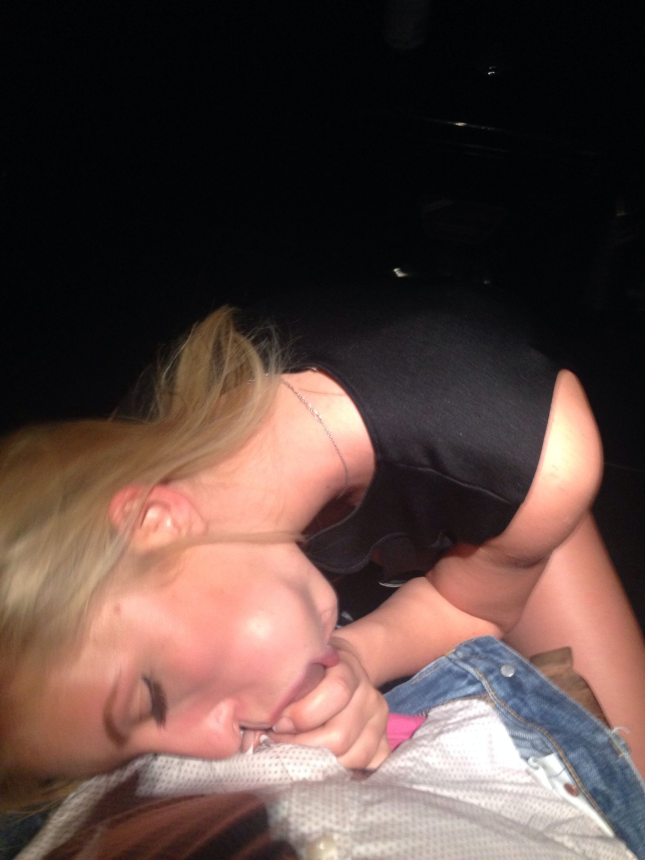 Симпатичная блондинка делает быстрый минет любовнику – фото 20