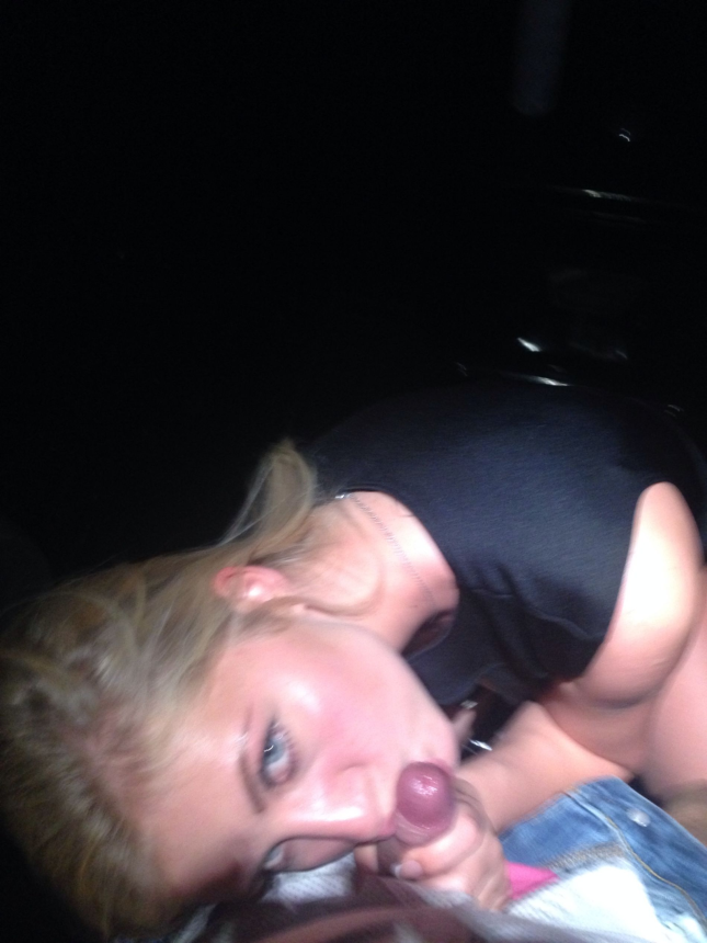 Симпатичная блондинка делает быстрый минет любовнику – фото 24