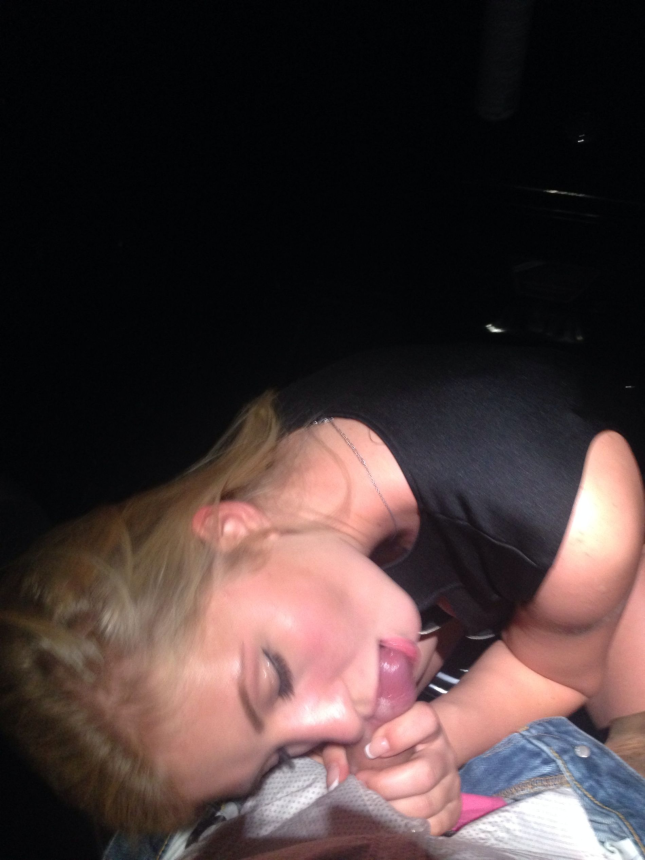 Симпатичная блондинка делает быстрый минет любовнику – фото 25