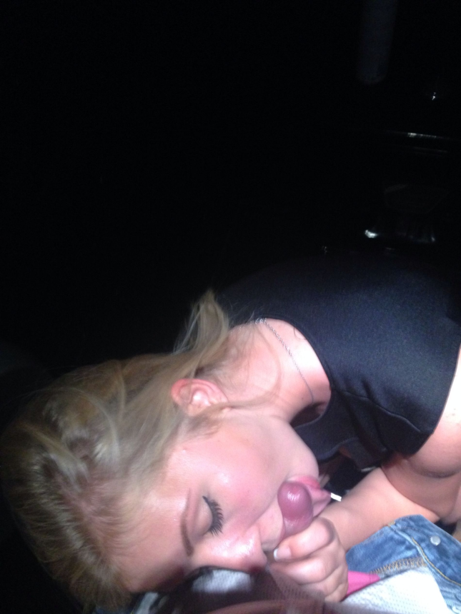 Симпатичная блондинка делает быстрый минет любовнику – фото 26