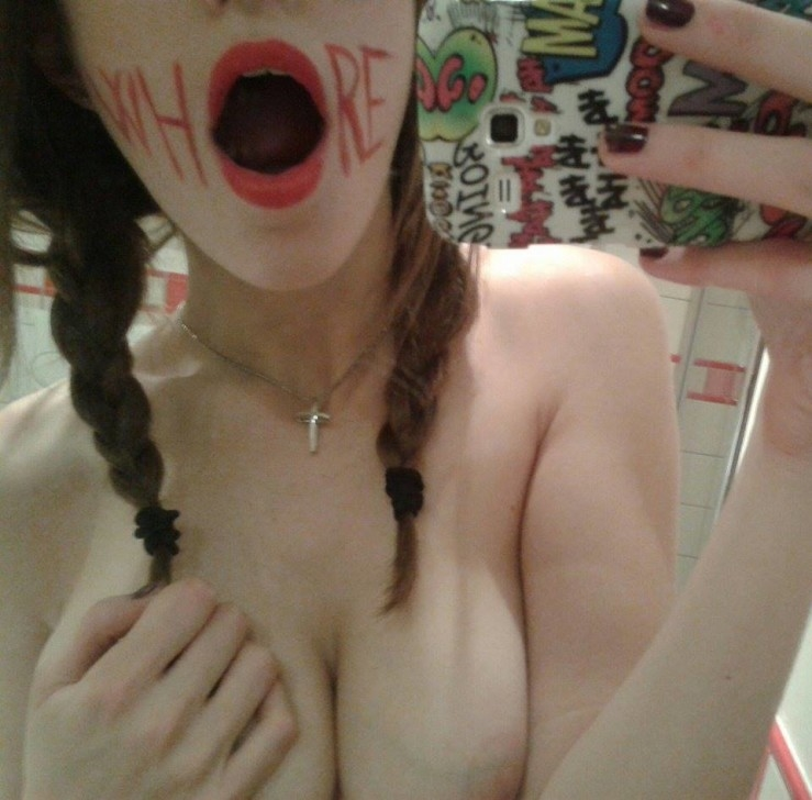 Девушка с обильной грудью делает минет и получает сперму на лицо – фото 20