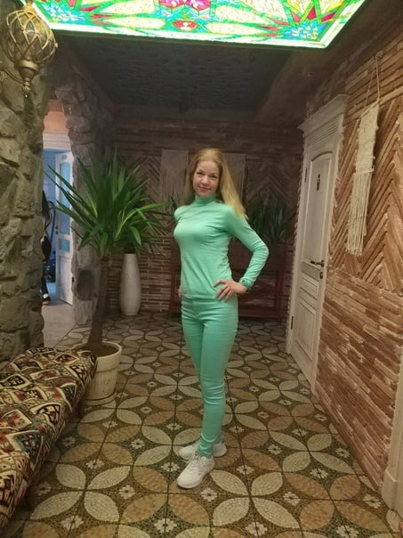 Фото Фитнес модель позирует обнаженной