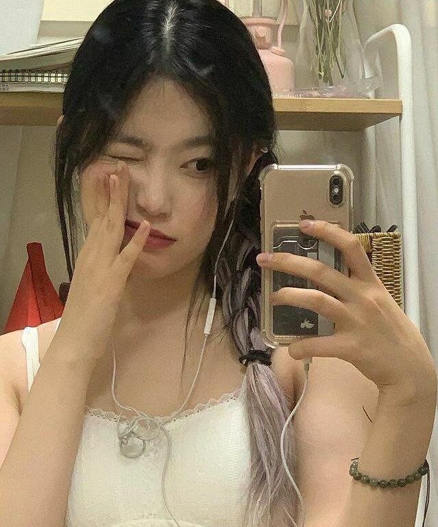 Эгоистичная азиатка обожает снимать себя обнаженной – фото 3