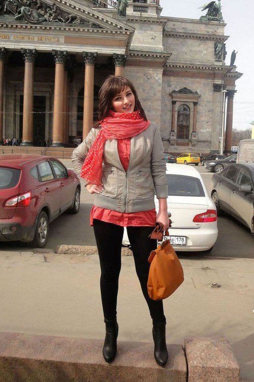 The girl without clothes looks beautiful in any pose – photo 2