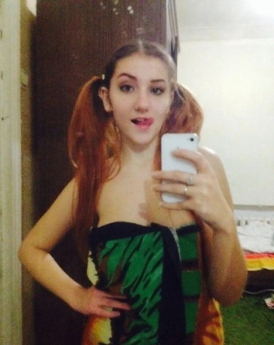 Блондинка сфотографировала себя голой перед зеркалом – фото 4