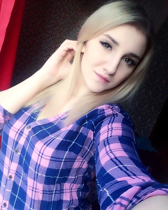 Блондинка сфотографировала себя голой перед зеркалом – фото 13