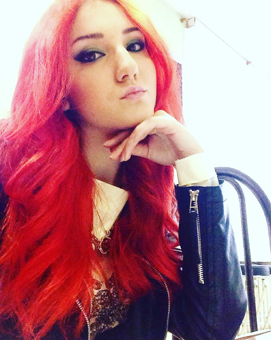 Блондинка сфотографировала себя голой перед зеркалом – фото 18