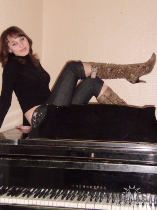 Молоденькая красотка и ее сексуальные приключения – фото 6