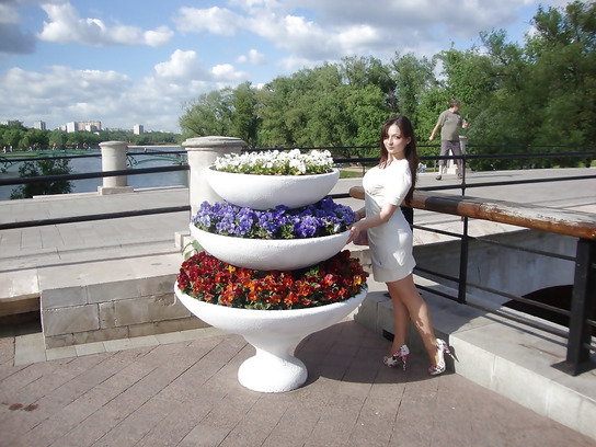 Привлекательная модель показывает свою интимную привлекательность – фото 13