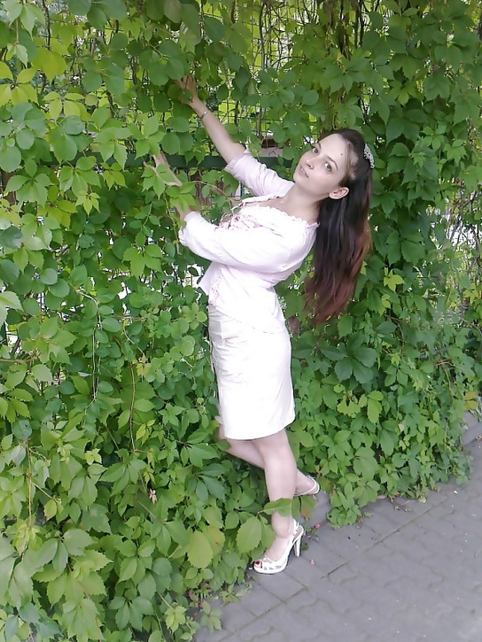 Привлекательная модель показывает свою интимную привлекательность – фото 14