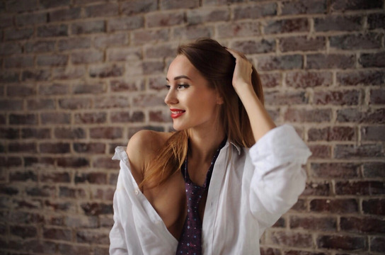 Фото Блондинка продемонстрировала свою стройную фигуру