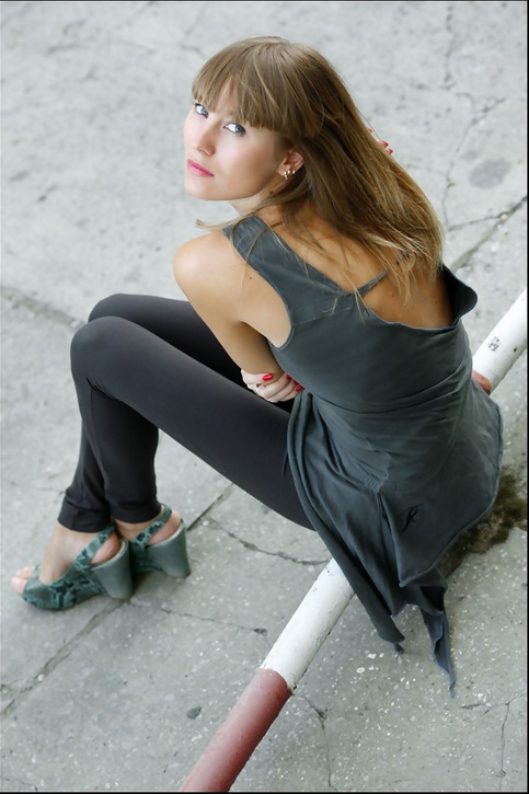 Блондинка продемонстрировала свою стройную фигуру – фото 12