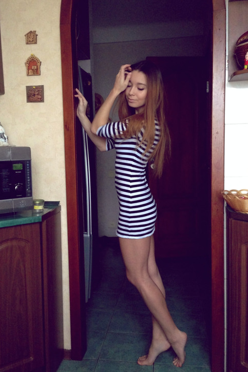 Красотка сделала селфи перед зеркалом – фото 7