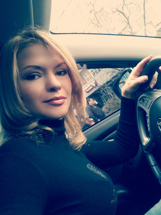 Фото Зрелая блондинка сделала несколько селфи перед зеркалом и показала их любовнику