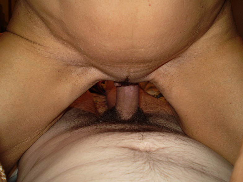 Развратная зрелая милфа показывает голое тело и получает член в пизду – фото 19