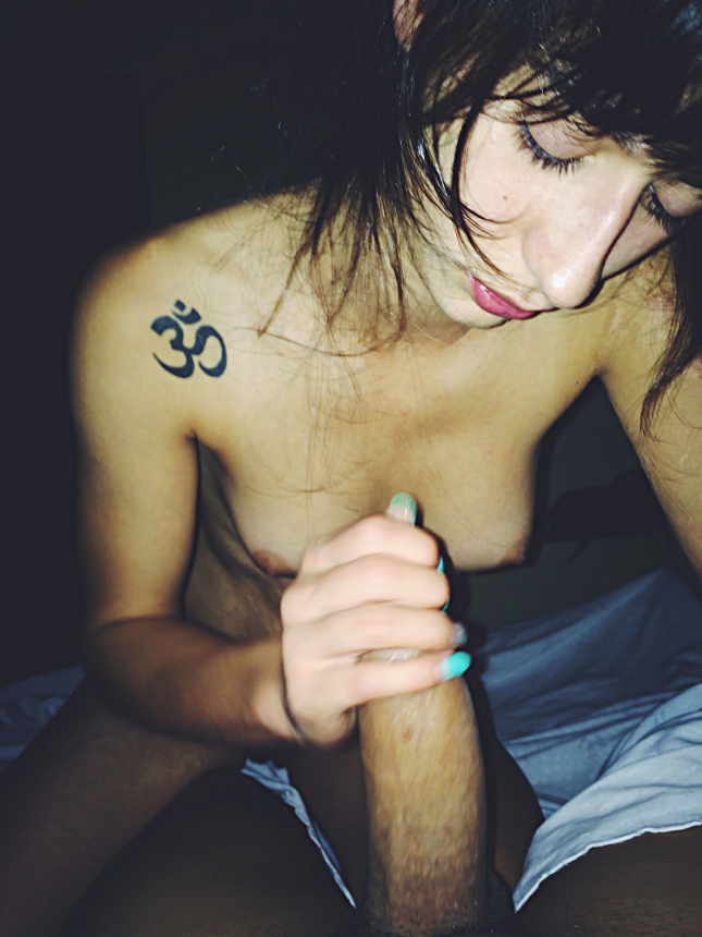 A young Arab girl engages in sexual relations with her husband – photo 13