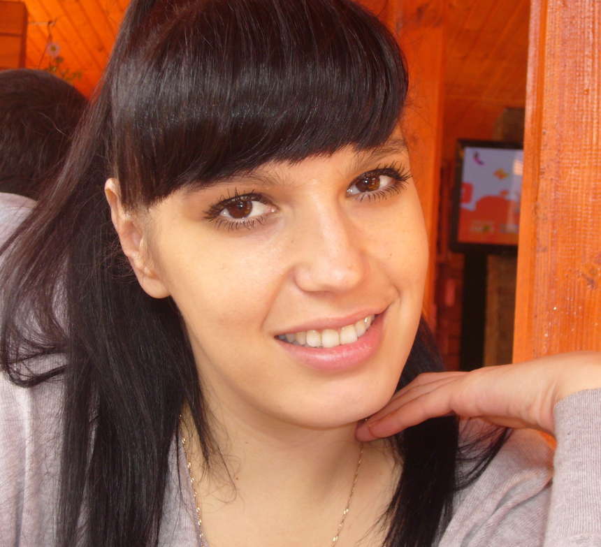 Привлекательная девушка наслаждается сексом со многими партнерами, обожает оральный секс и не против позировать обнаженной – фото 2