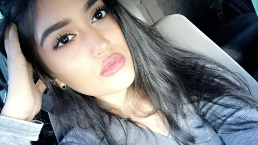 Сексуальная брюнетка с востока демонстрирует свои привлекательные формы. – фото 12