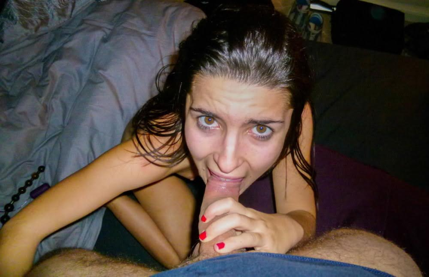 Привлекательная подруга обнажается и сосет член – фото 47