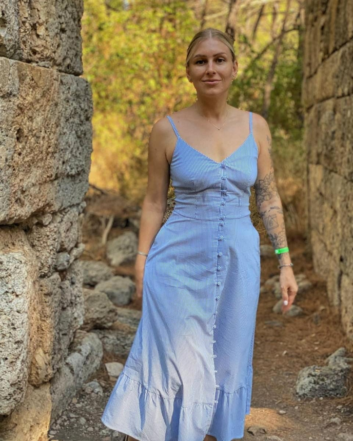 Фото Привлекательная зрелая блондинка любит делать минет и получать сперму на свою грудь и лицо