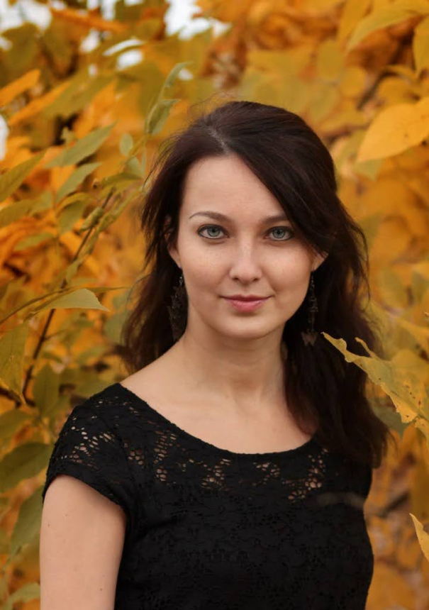 Фото Худенькая замужняя женщина любит фотографироваться обнаженной и наслаждаться интимными моментами с партнером