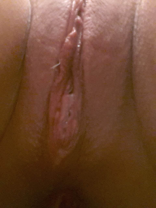 Attractive girl poses, gives blowjob, has sex and takes cum on her beautiful body – photo 4