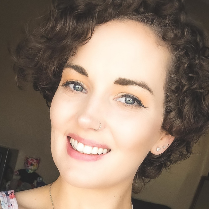 Опытная женщина любит делать откровенные фотографии для своего удовольствия – фото 2