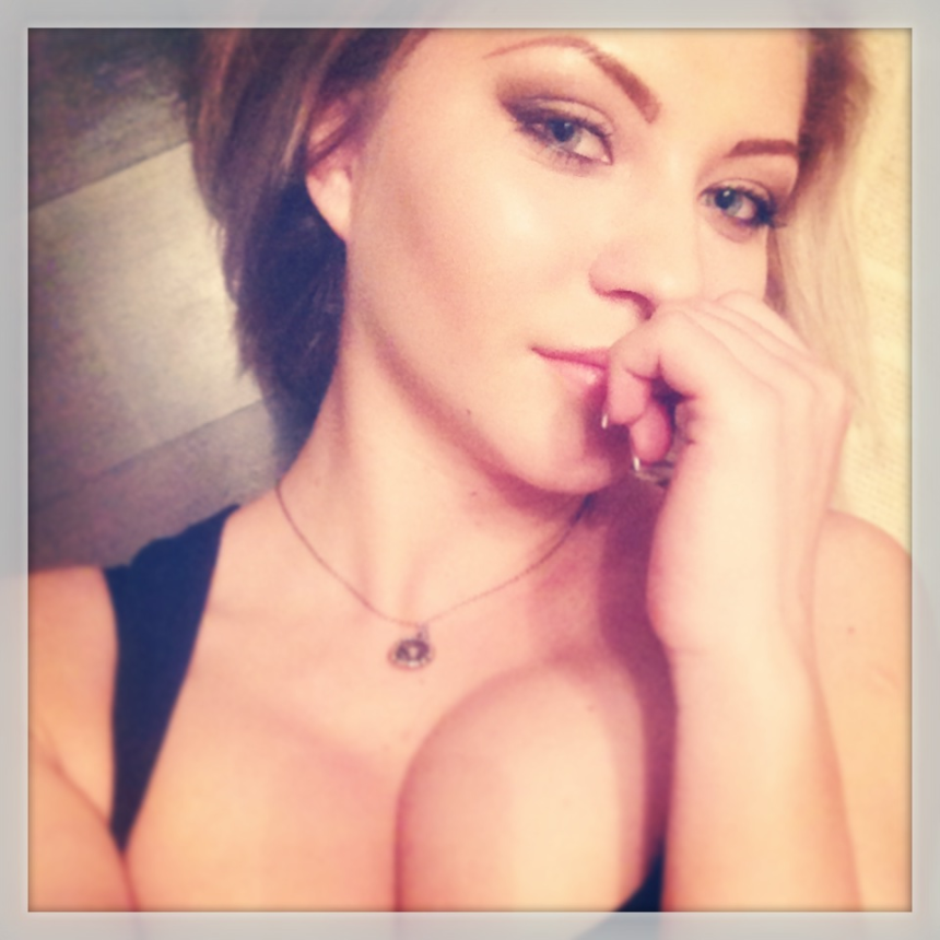 Интимные снимки, на которых одна девушка лижет пизду другой – фото 3