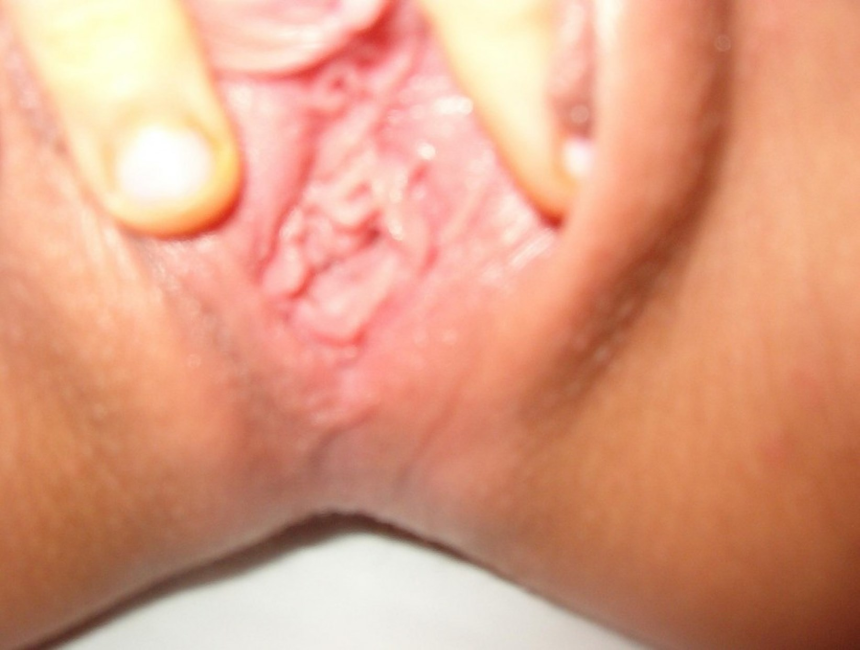 Молодая девушка демонстрирует свою интимную зону во всех деталях и подробностях – фото 20