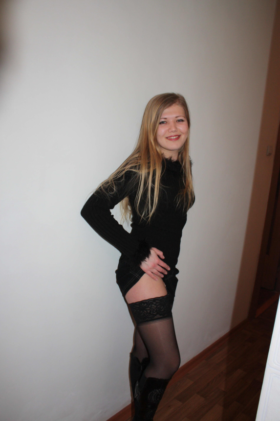 Любительский фото альбом одной девушки с интимными позами – фото 16