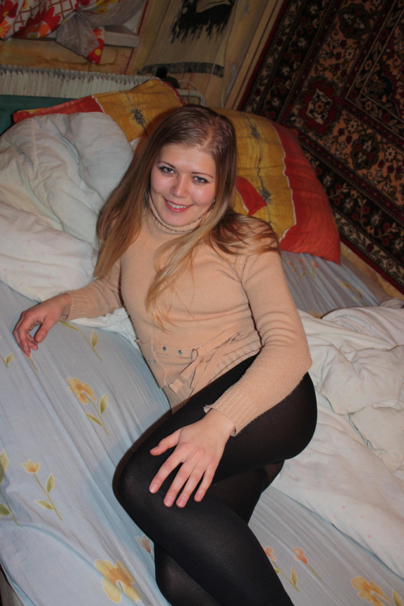 Любительский фото альбом одной девушки с интимными позами – фото 59