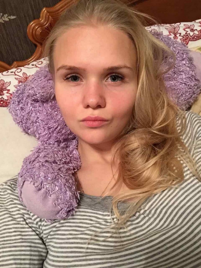 Фотоальбом с интимными снимками, различные домашние фотографии с одной блондинкой – фото 3