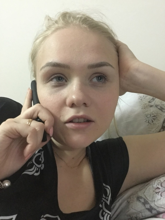 Фотоальбом с интимными снимками, различные домашние фотографии с одной блондинкой – фото 22