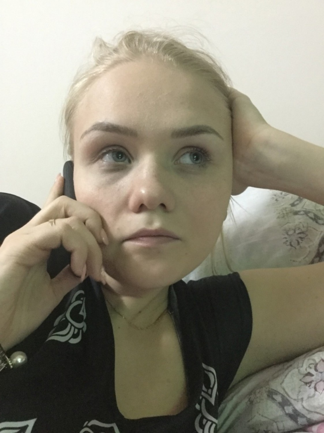 Фотоальбом с интимными снимками, различные домашние фотографии с одной блондинкой – фото 24