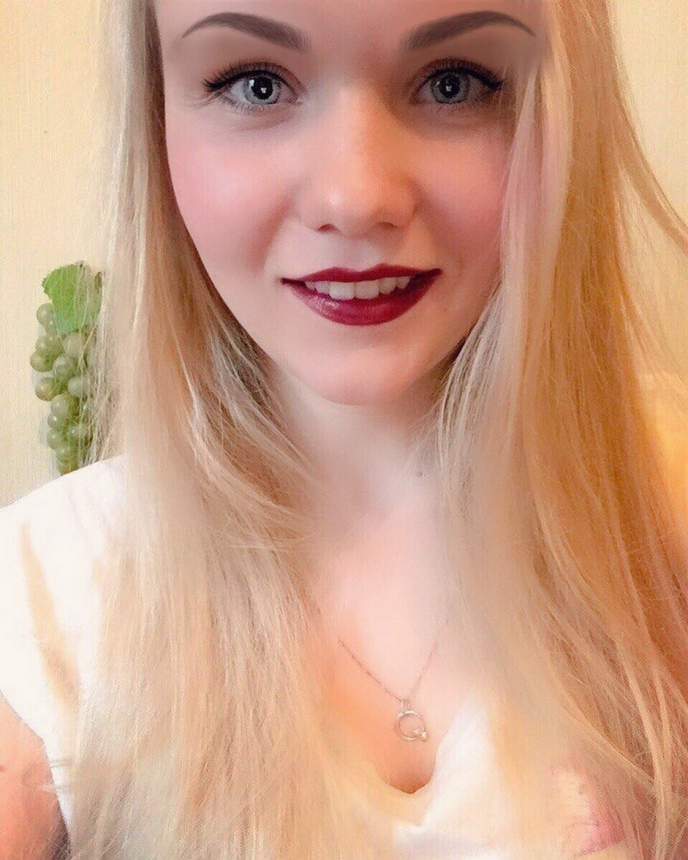 Фотоальбом с интимными снимками, различные домашние фотографии с одной блондинкой – фото 30