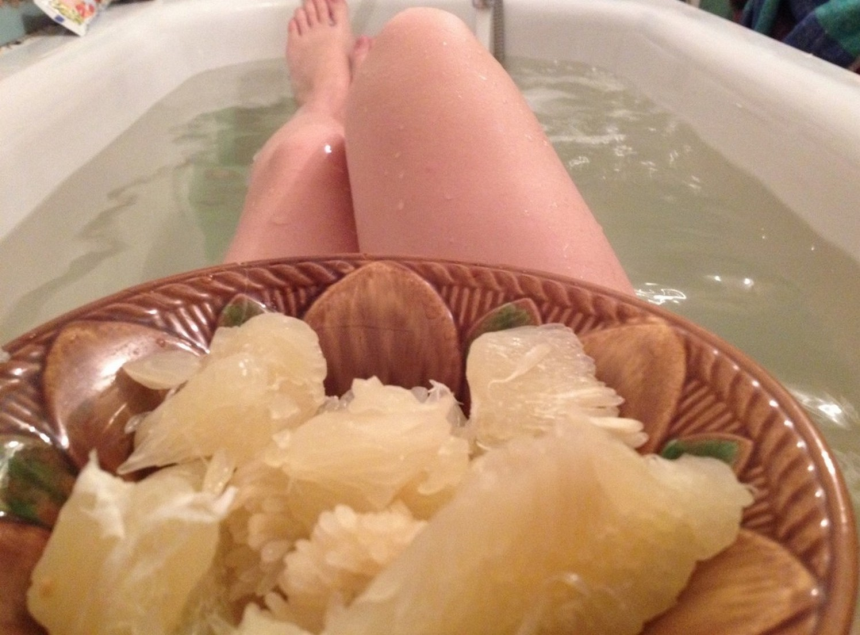 Фотоальбом с интимными снимками, различные домашние фотографии с одной блондинкой – фото 31