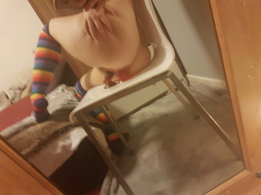 Девушка наслаждается двойным проникновением, фотографируется и мастурбирует, используя фаллоимитаторы – фото 18