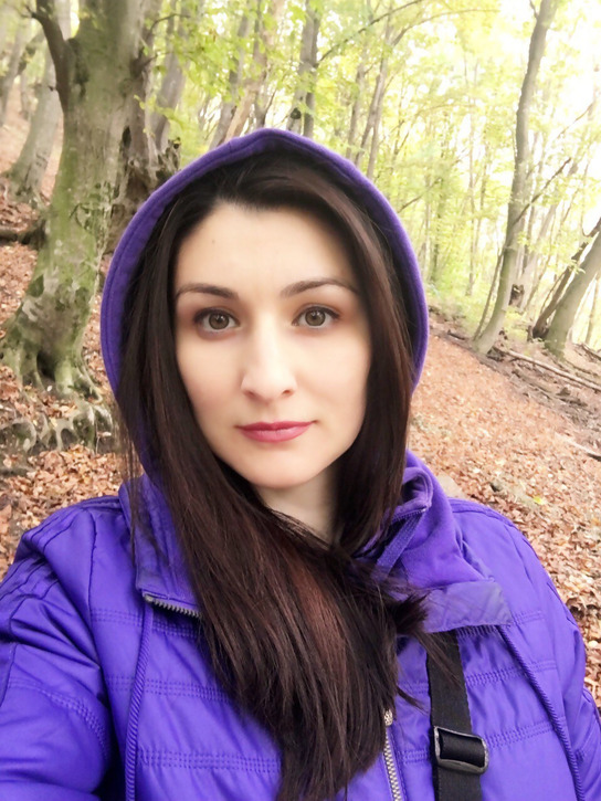 Фото Красивая женщина обнажается на любительских фото