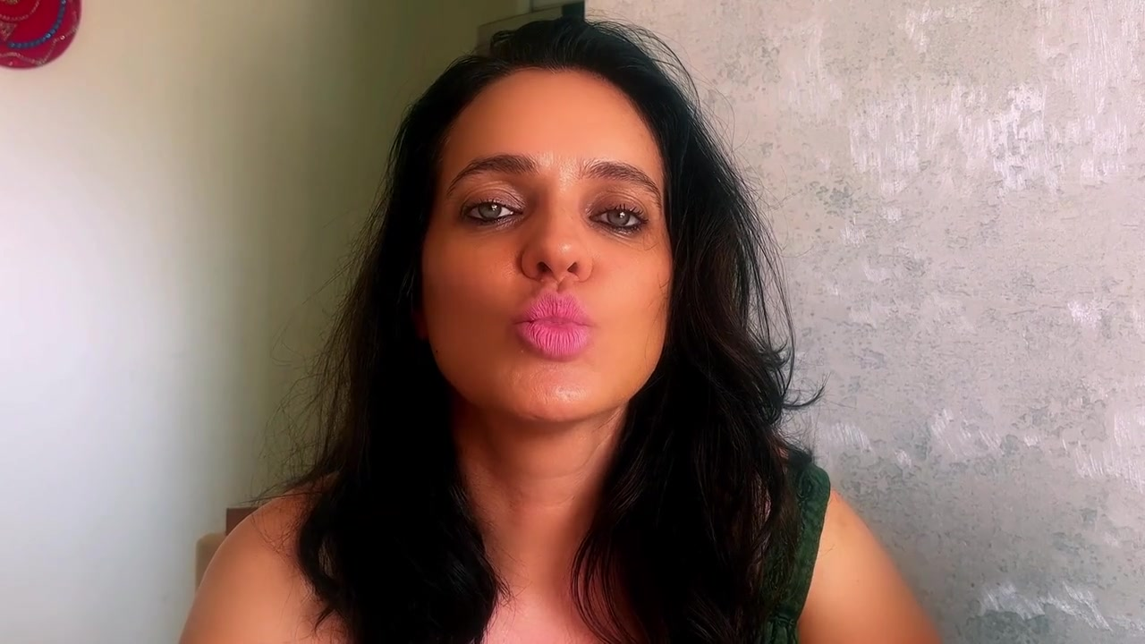 Фото Шатенка проснулась, желая твердого члена проникнуть в ее горячую задницу