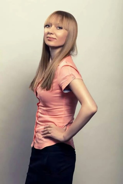 I had to coax this blonde long enough for her to agree to show some naked body – photo 2