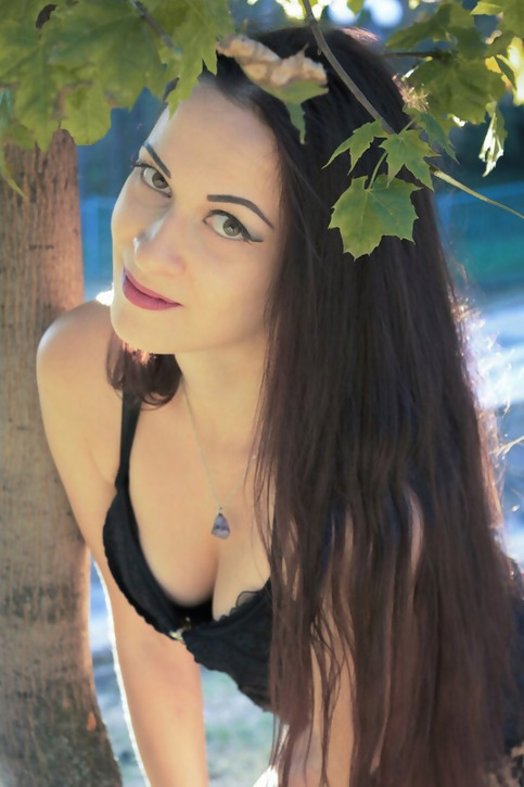 У нее красивое тело, и она это понимает, поэтому ее легко убедить показать его полностью – фото 13