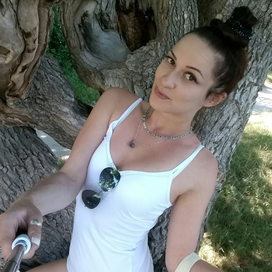 У нее красивое тело, и она это понимает, поэтому ее легко убедить показать его полностью – фото 16