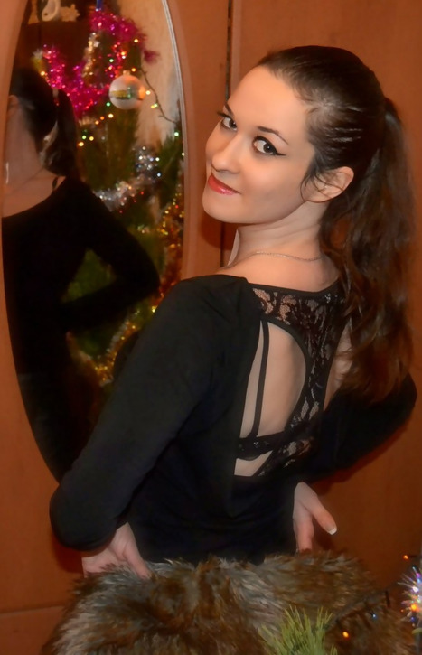 У нее красивое тело, и она это понимает, поэтому ее легко убедить показать его полностью – фото 25