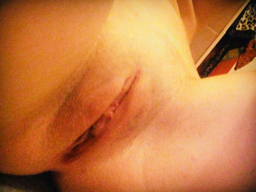 Рыжая смелая демонстрирует свое обнаженное тело в ванной – фото 20