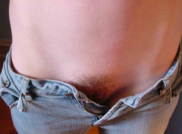 Фото грудастой девушки. Она демонстрирует свою стройную фигуру, привлекательную грудь и естественную интимную зону. – фото 5