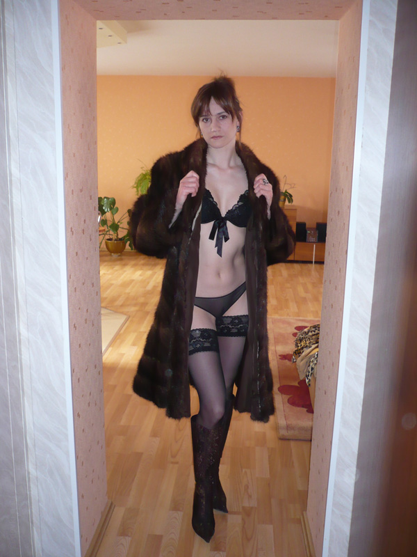 Любительское позирование голой жены – фото 4