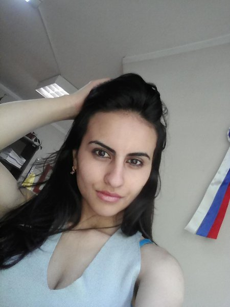 Привлекательная брюнетка с обворожительными формами занимается самоудовлетворением на любительских снимках, а также участвует в откровенной фотосессии – фото 3