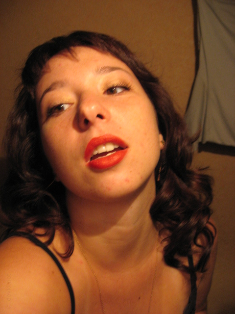 Фото Девушка в фотосессии притворяется страстной львицей